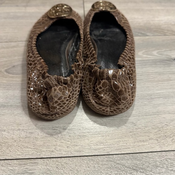 Tory Burch Brown Croc-Embossed Logo Ballet Flats - Picture 4 of 6